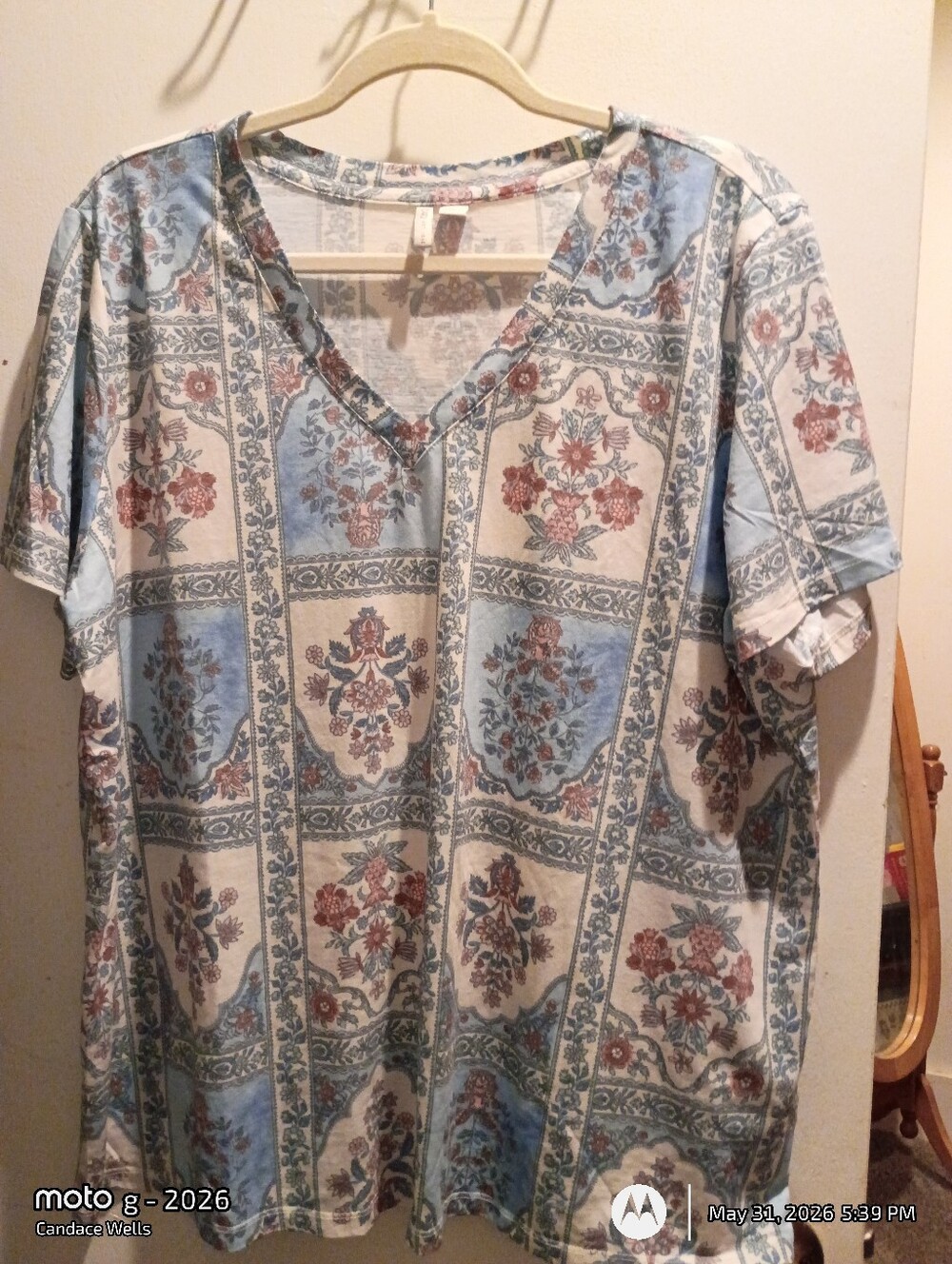 Floral V-Neck Short Sleeve Top in Light Blue and Cream